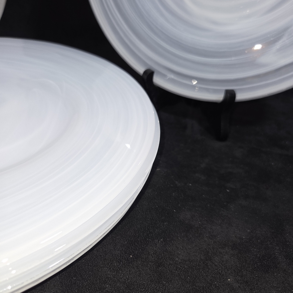 White Alabaster Niveus Dinner Plates Pier 1 Set Of 5 - 11" - Picture 2 of 4